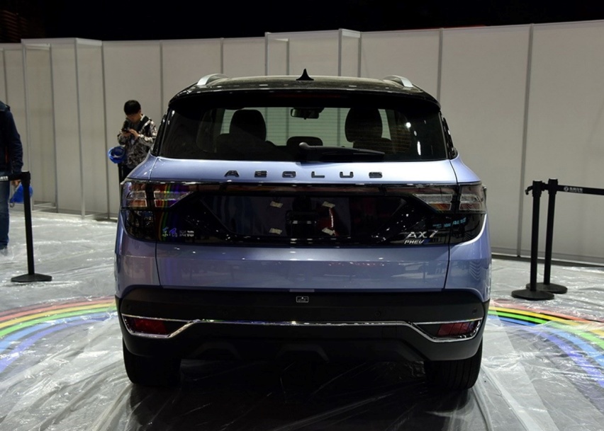 官宣油耗1.6L的国产PHEV，1.4T+电机迎合动感