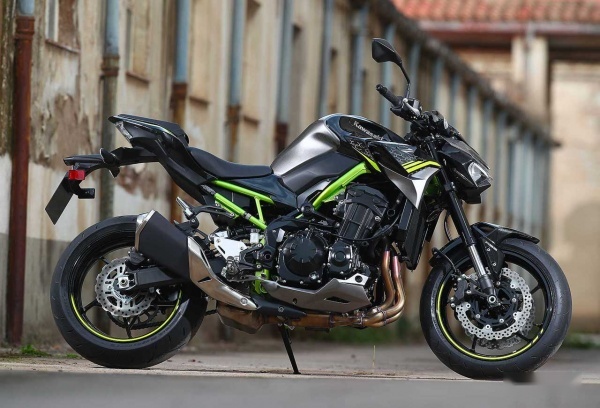 10万出头街车怎么选？雅马哈MT-09 VS 川崎Z900