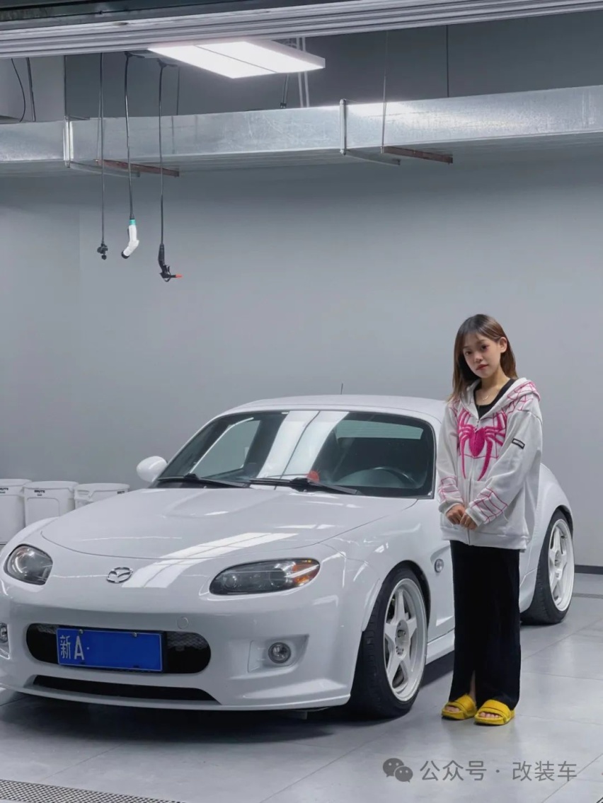 小姐姐打造竞技走街范马自达MX-5，竟是被男友带入的
