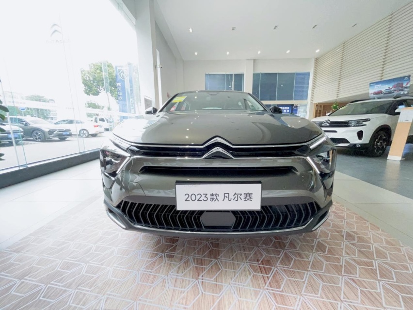 探店|2023款凡尔赛C5 X，入门即豪华，14.37万起售