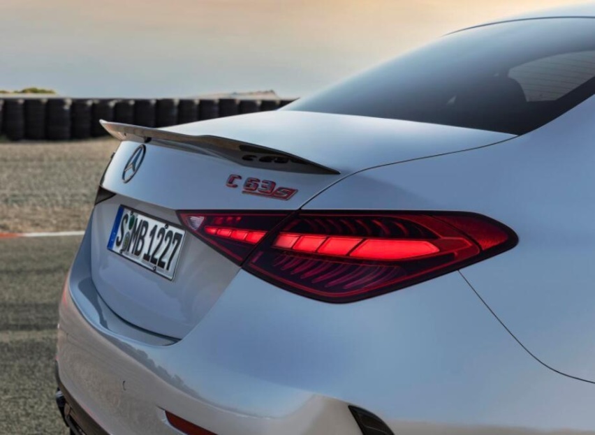 以AMG的荣誉！百公里3.4秒，梅赛德斯-AMG C 63 S全球首发