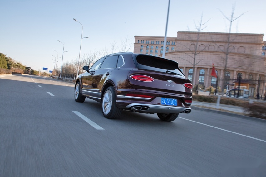 500万以内最奢华的SUV？试驾宾利添越EWB长轴距版