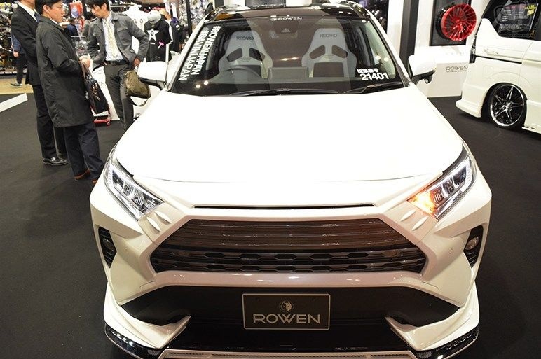 文能大嘴玩低趴，武能升高搞越野，看七种风格改装的丰田RAV4