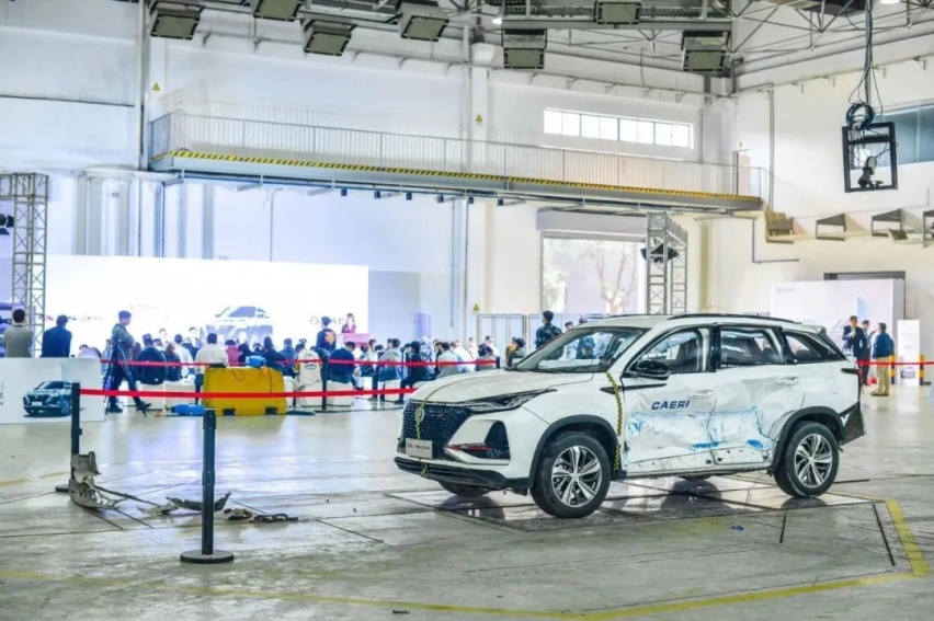 挑战最严“双美标”碰撞测试，CS75PLUS这份答卷可满意？
