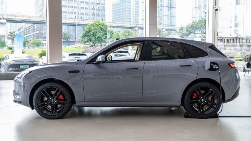 全新问界M5与特斯拉Model Y，谁将引领电动SUV新潮流？