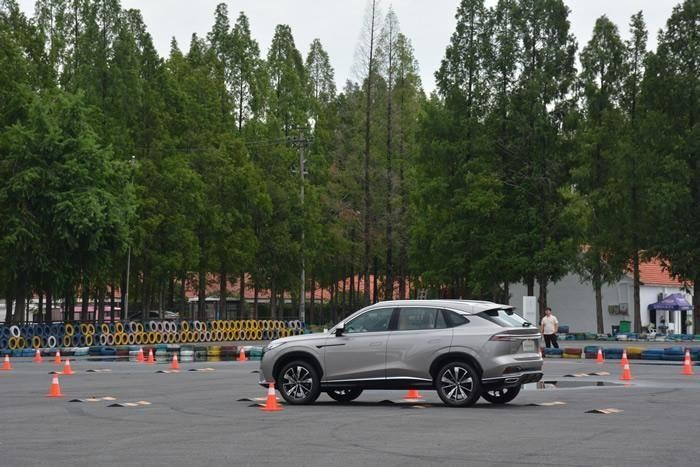 全新荣威RX5 场地对比别克昂科威 究竟谁的“威”力更大