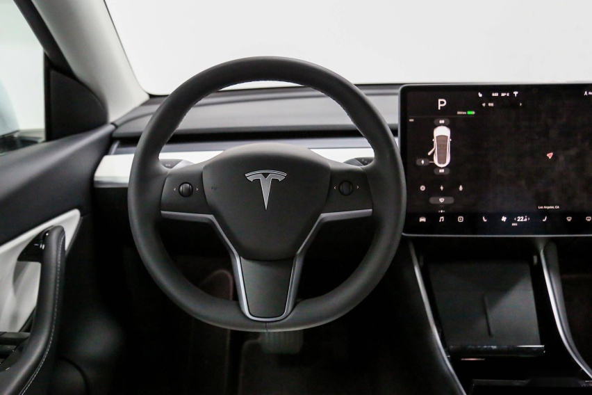 新出行独家体验特斯拉 Model Y 空间表现有惊喜