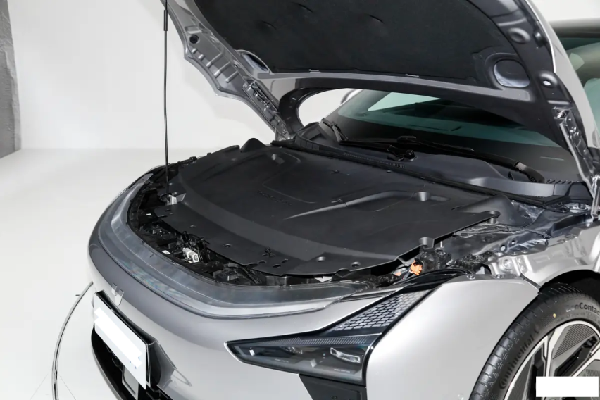 被国产围攻的特斯拉Model 3，又添了极越07新对手。
