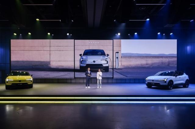 时尚色调，沃尔沃北欧高智感纯电SUV EX30售价20.08万元起
