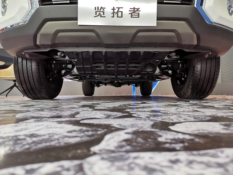闭眼上车以为坐上了一辆城市SUV，探店长安览拓者被其内饰惊艳到