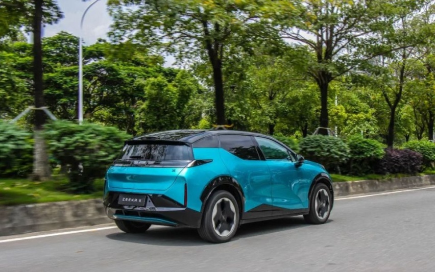 傲世同级对手 极氪ZEEKR X试驾评测