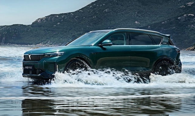 “智驾游大五座SUV”登场|新岚图FREE正式上市，售价26.69万元