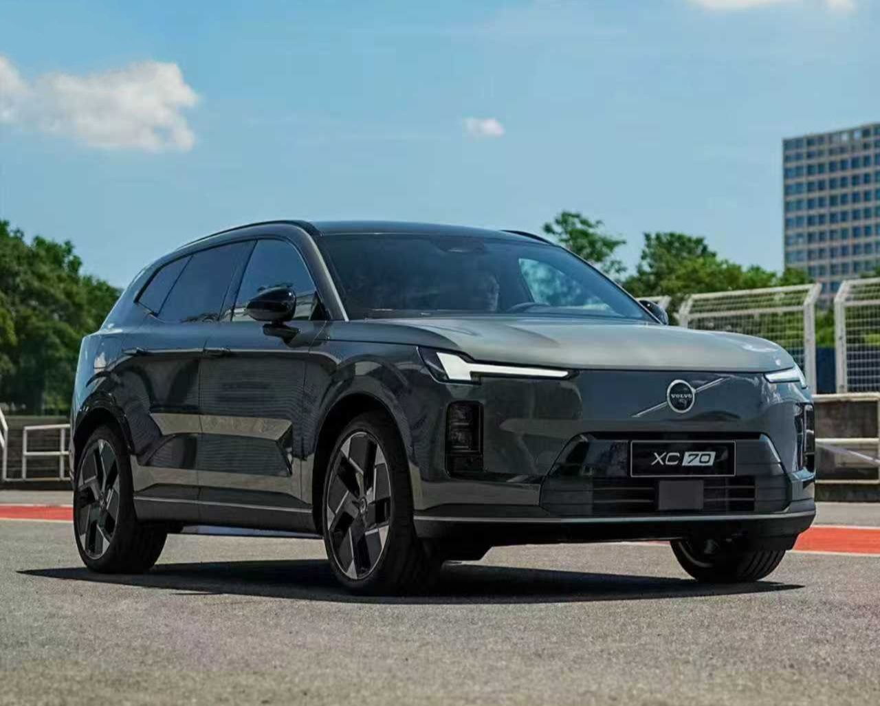 豪华超混，再拓新境 沃尔沃全新XC70全球首发，预售价29.99万元起