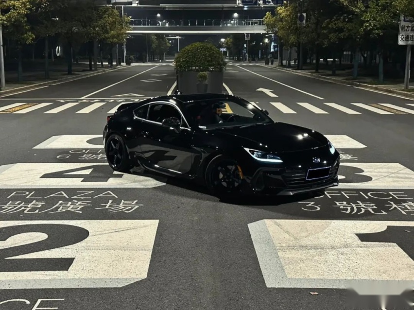 等了两年半的斯巴鲁BRZ ZD8，到手后迫不及待改装一番来圆梦