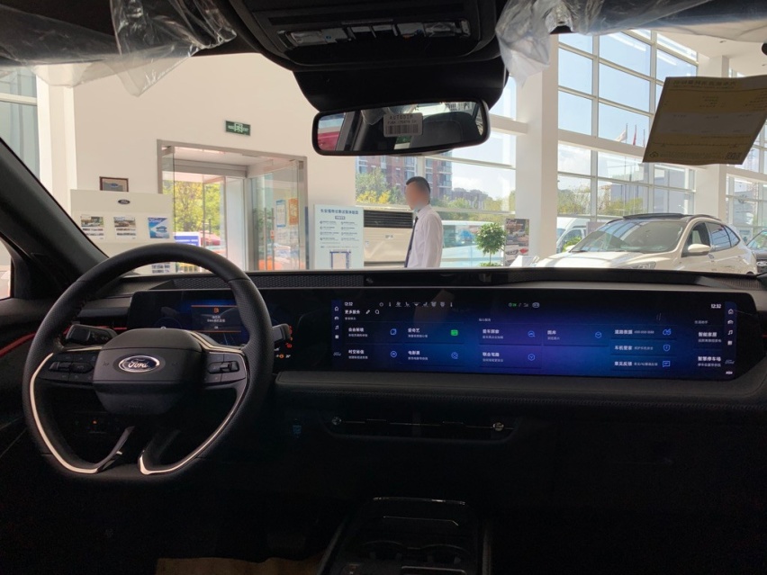 一部像电动车的燃油车 22.78万起售的长安福特EVOS探店