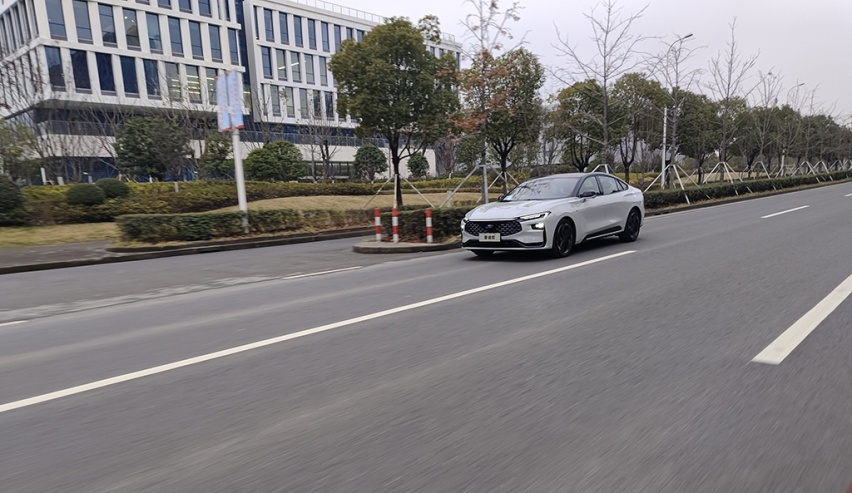 【邦你试驾】可油可电 油耗喜人 试驾福特蒙迪欧E-混动版