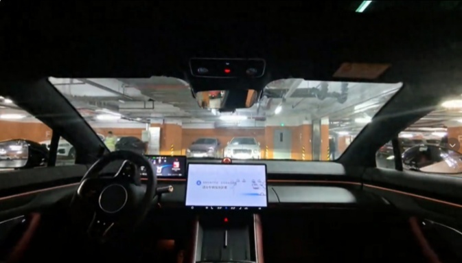 余承东让智界S7自己开上台,现在压力给到特斯拉