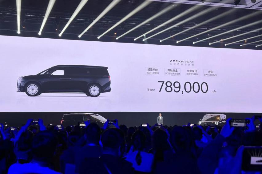 遥遥领先的黑！极氪009四座旗舰售价78.9万，买座椅送车？