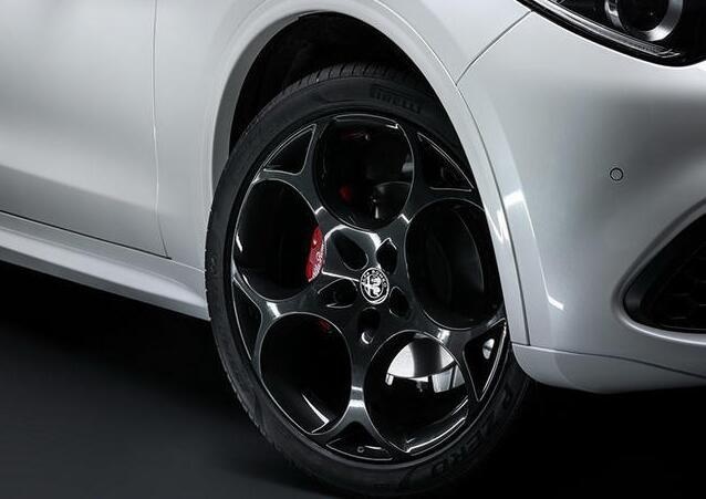 阿尔法罗密欧Stelvio Veloce Ti版官图发布