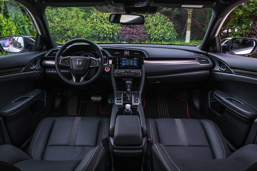 万众期待最强两厢，试驾本田思域Hatchback