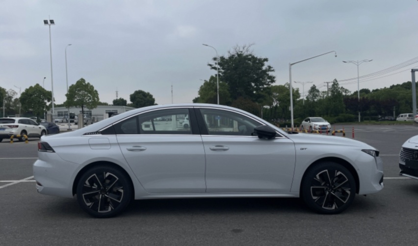 全新标致508L实车曝光，但现款直降4.8万，买吗？