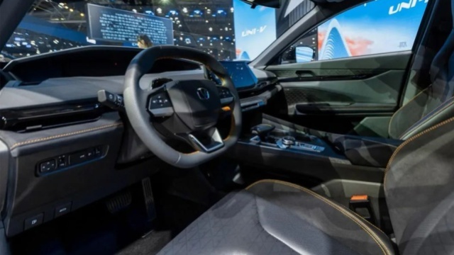 综合油耗低于2L，长安UNI-V iDD养车成本，预计1200元/月