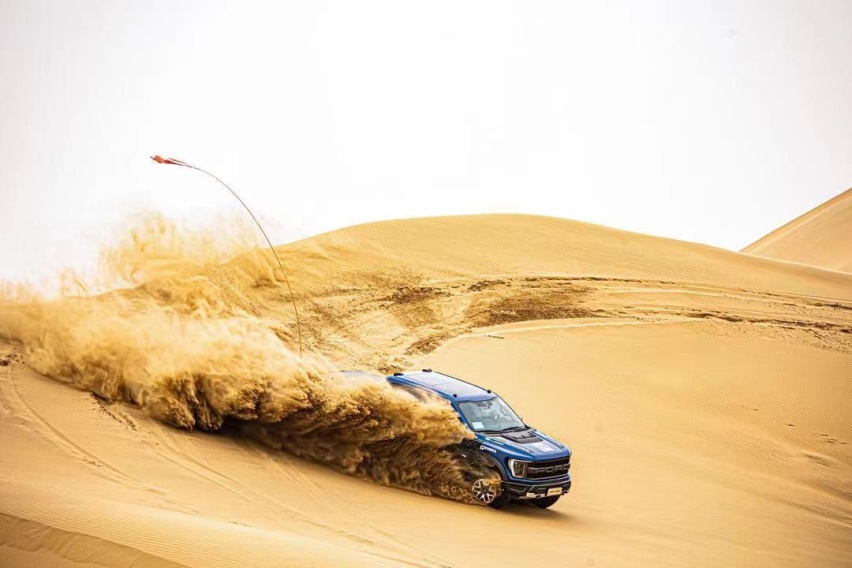 Cars01试驾丨征战沙场手到“禽”来 体验全新福特F-150猛禽