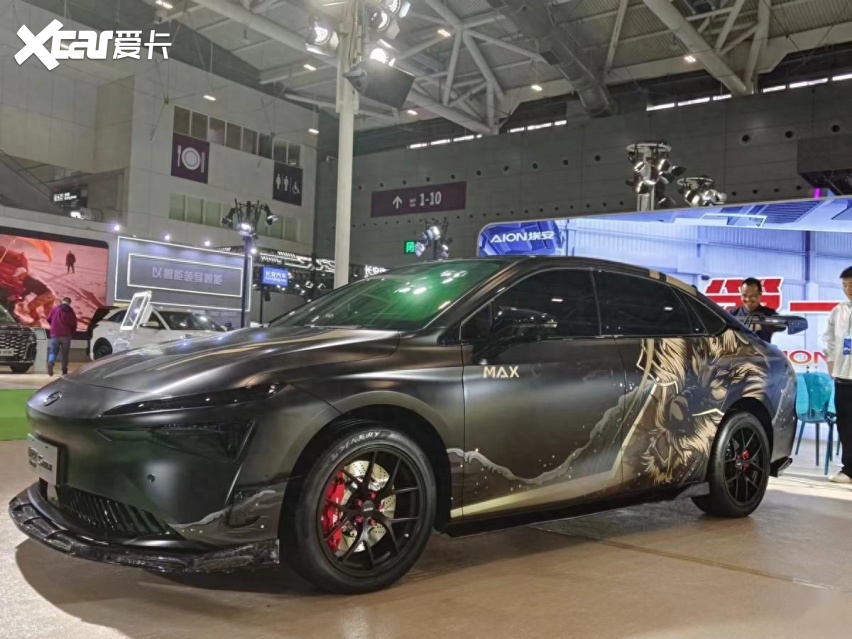 车长堪比中型车,有着大平层的体验,因此这次在内饰上并没有做改装