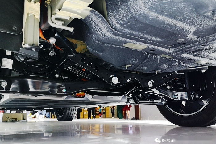 广州车展：实拍上汽MAXUS EUNIQ 6，纯电标签很醒目