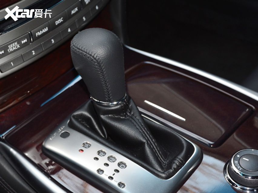 40万级中大型车怎么选？看看奔驰E级和英菲尼迪Q70的对比吧