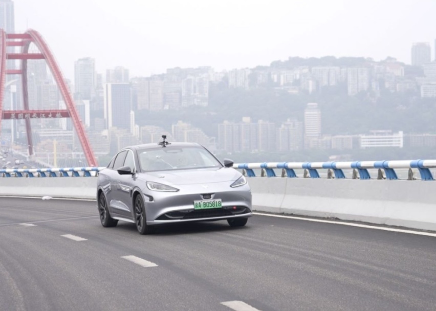 “8D”重庆自动辅助驾驶测试：极狐阿尔法S VS 特斯拉Model 3