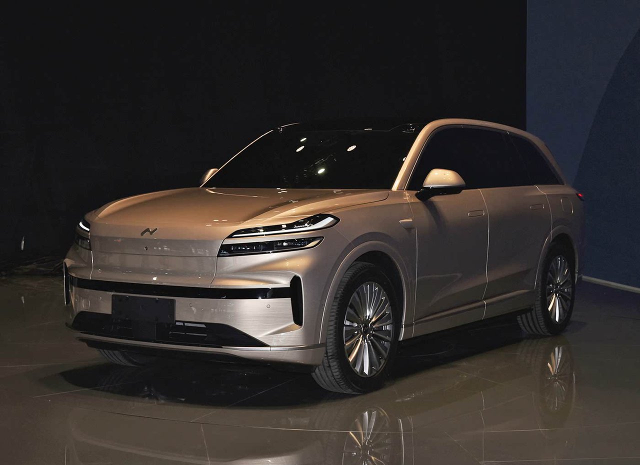 ε��Խ��Խ�����룡����L90һ�c������ε��ESϵ�е�܇�ͣ�