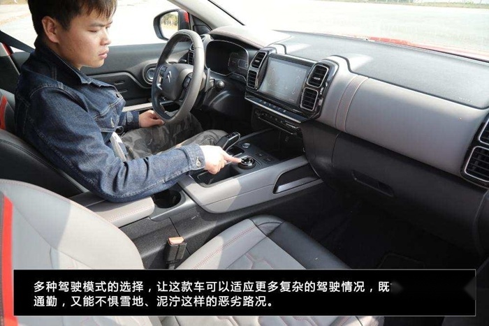送豆腐要快又稳，除了车技好，还需要大师级底盘