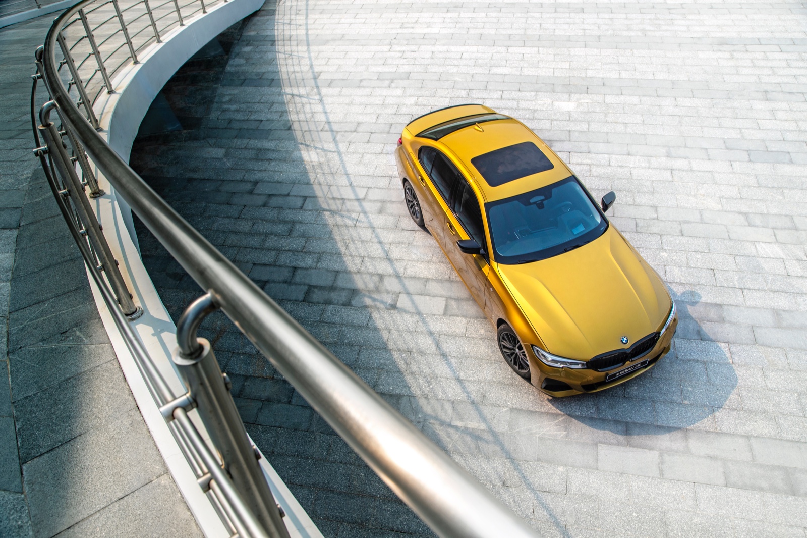 ��һ��BMW 3ϵ����Ư�Ʊ���