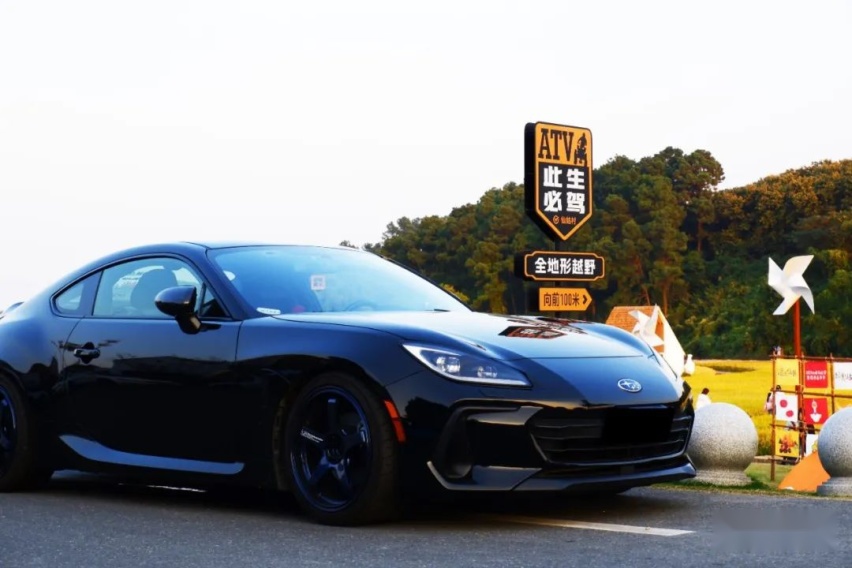 等了两年半的斯巴鲁BRZ ZD8，到手后迫不及待改装一番来圆梦