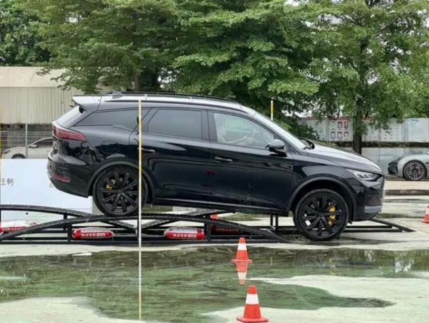 全系标配云辇-C，终结油电之争 ，比亚迪汉唐双子星是认真的