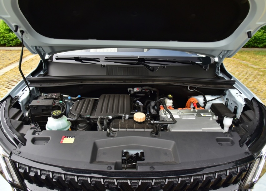 10万级的混动SUV，车长4594mm，市区油耗4.6L，可弹射起步