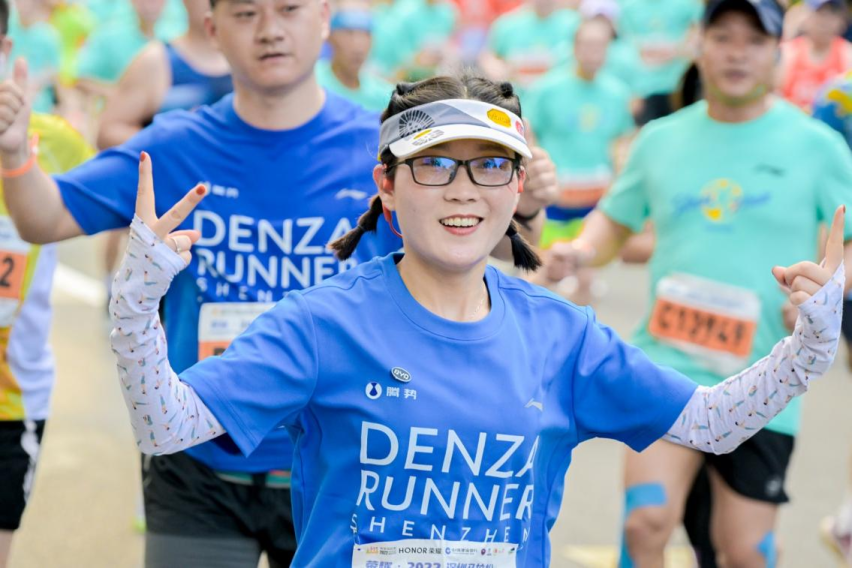2022深圳马拉松开赛，腾势D9实力护航领跑全程