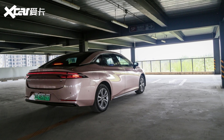 续航600公里的纯电家轿试驾广汽埃安aionsplus