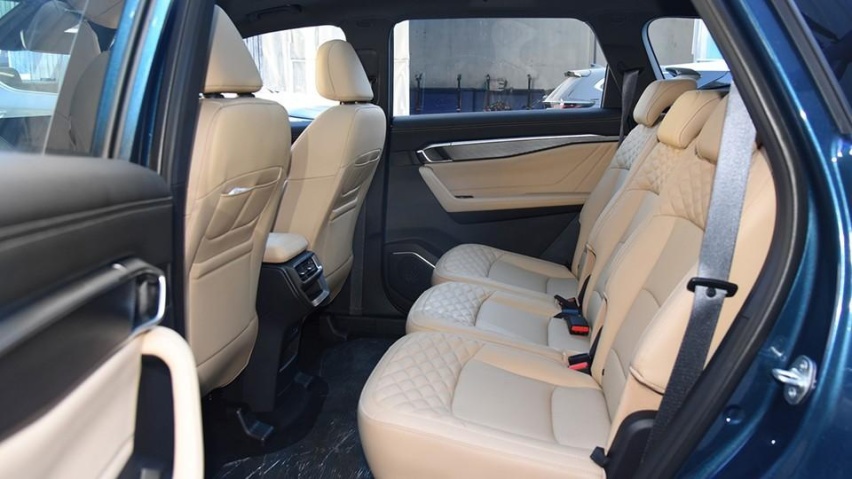 2.0T+7座，每月养车2千元，吉利豪越L比汉兰达更省钱？