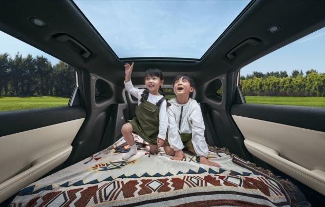 五菱星光S上市售价9.98万元起，提供插混和纯电两种动力选择