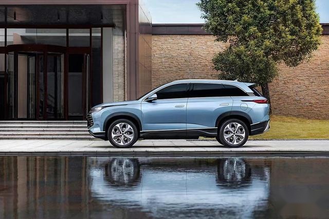 混动大五座，百公里亏电油耗低至5.8L，护卫舰07售20.28万起