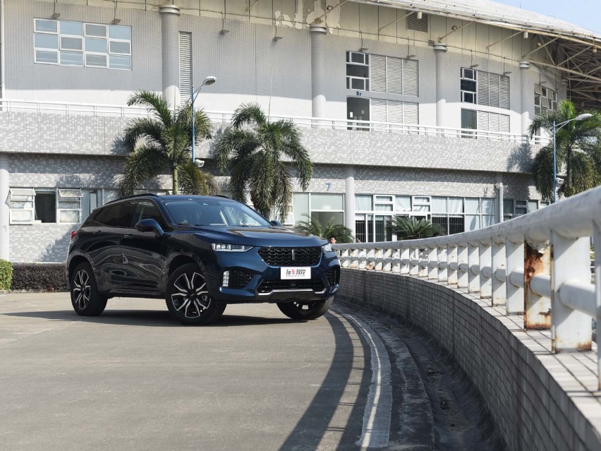 50万的奔驰用1.5T？国产车表示1/3的价格给你2.0T！