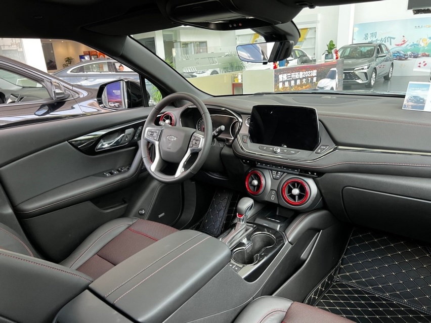 19.49万起合资中大型SUV，还是7座！ 探店2023款雪佛兰开拓者