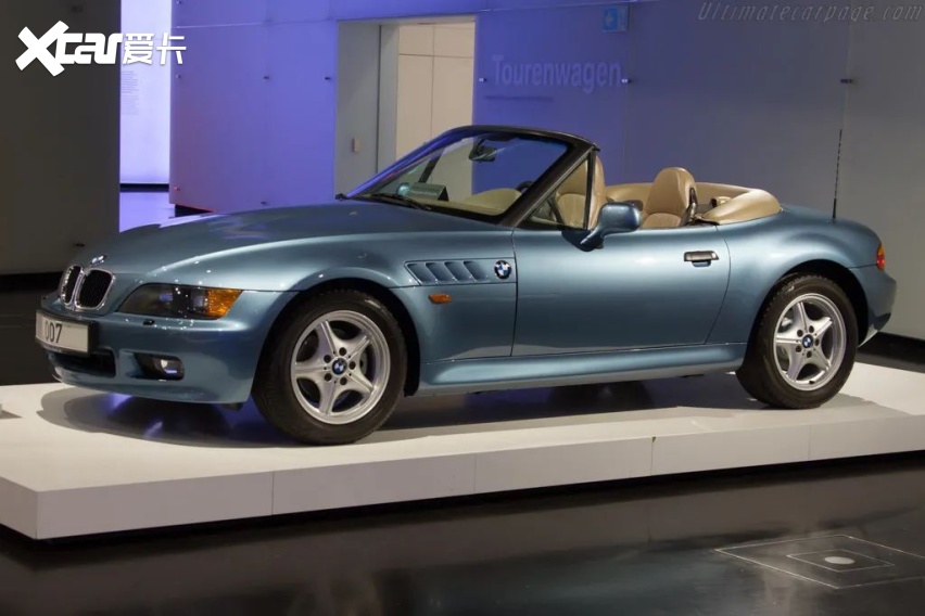 迪拜姐带你体验007战车宝马750il,超炫酷!