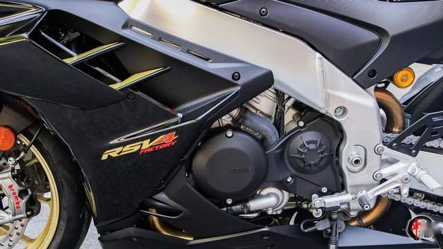 资讯|200匹四缸性能仿赛:阿普利亚RSV4,售价23.88万元起