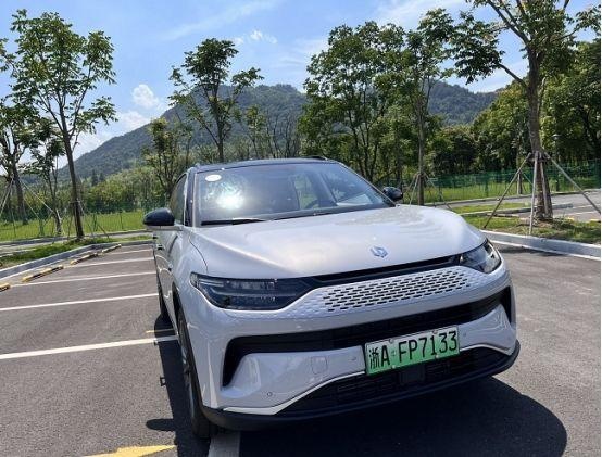 适合城市通勤的智能电动车 ——零跑C11增程