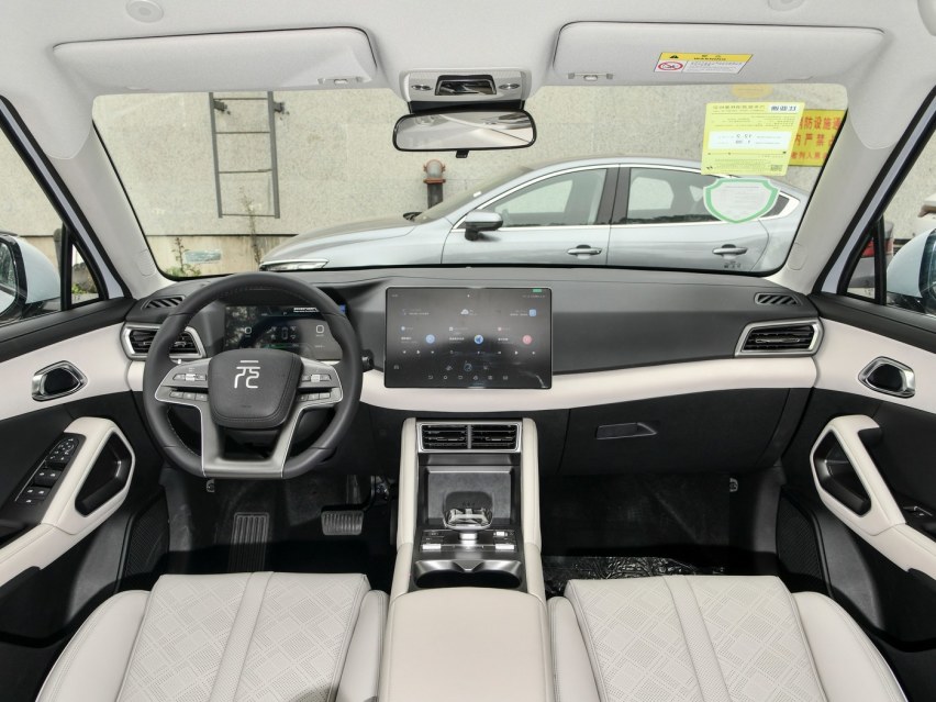 比亚迪元UP对比奇瑞iCAR 03，谁才是性价比更高的那一个？