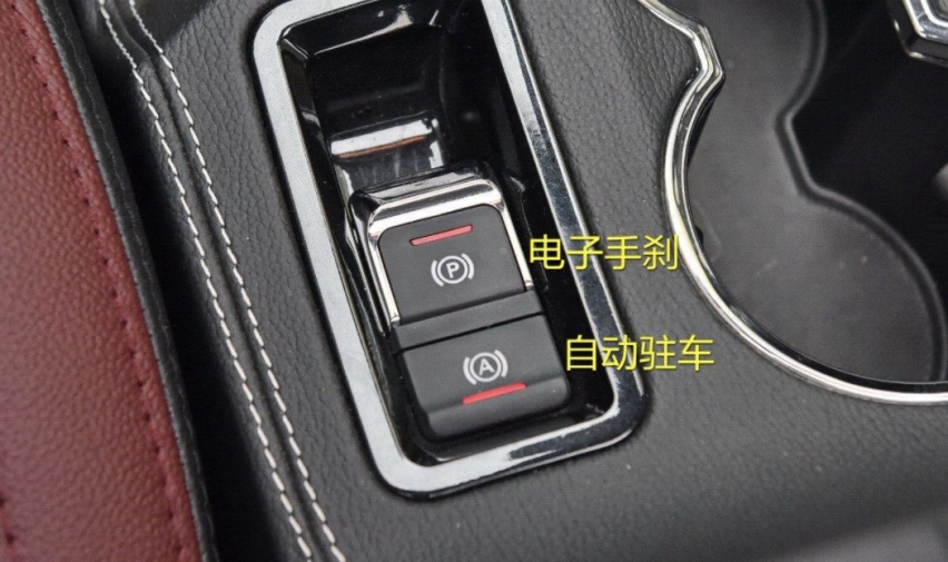 自动挡车辆遇到红灯是D挡踩刹车还是挂N挡比较好?