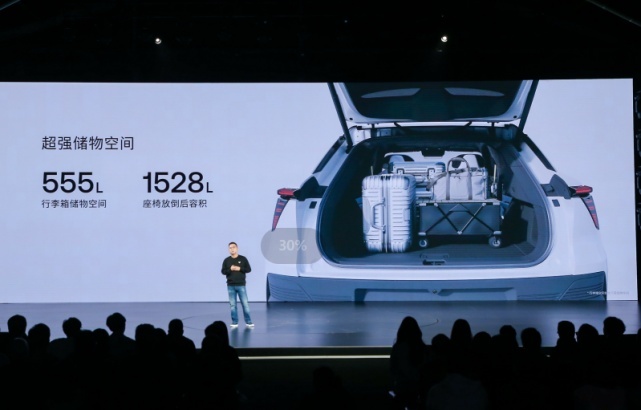 智能化满格！3.9秒破百，集度ROBO-01探月限定版售39.98万元